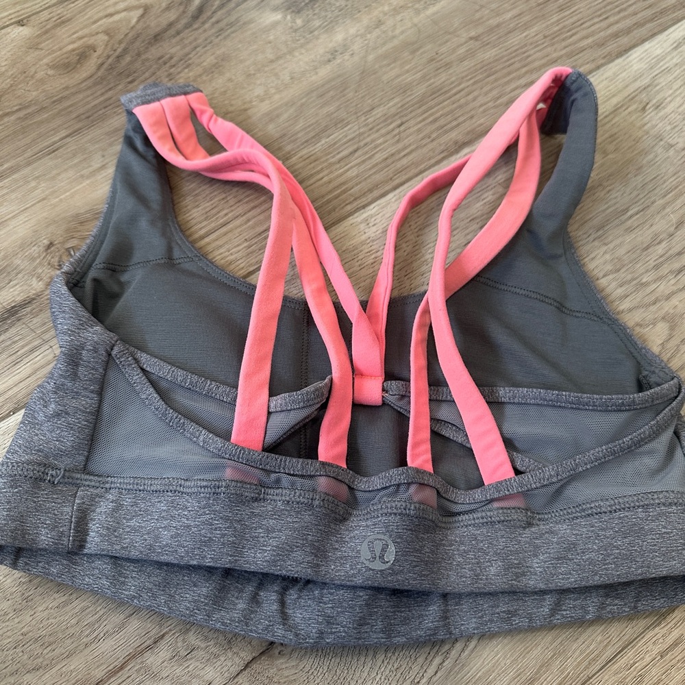 Lululemon sports bra size 4